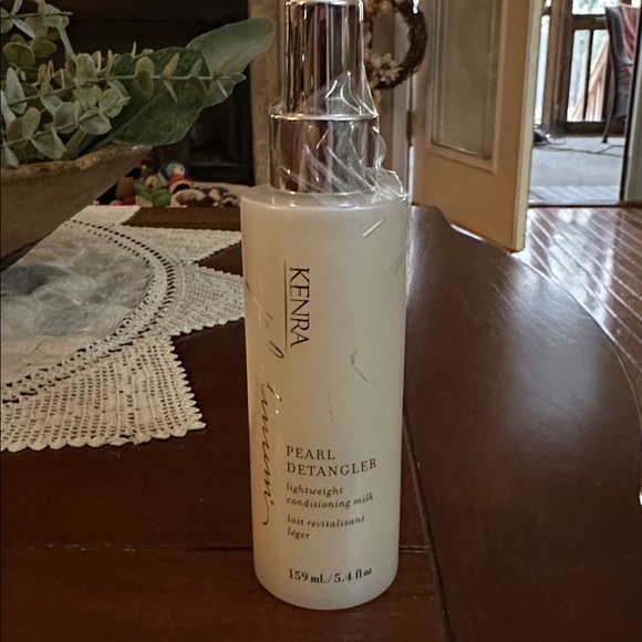 New, still sealed!  Kenra Pearl Detangler Lightweight Conditioning Milk. 5.4 oz - Picture 2 of 3